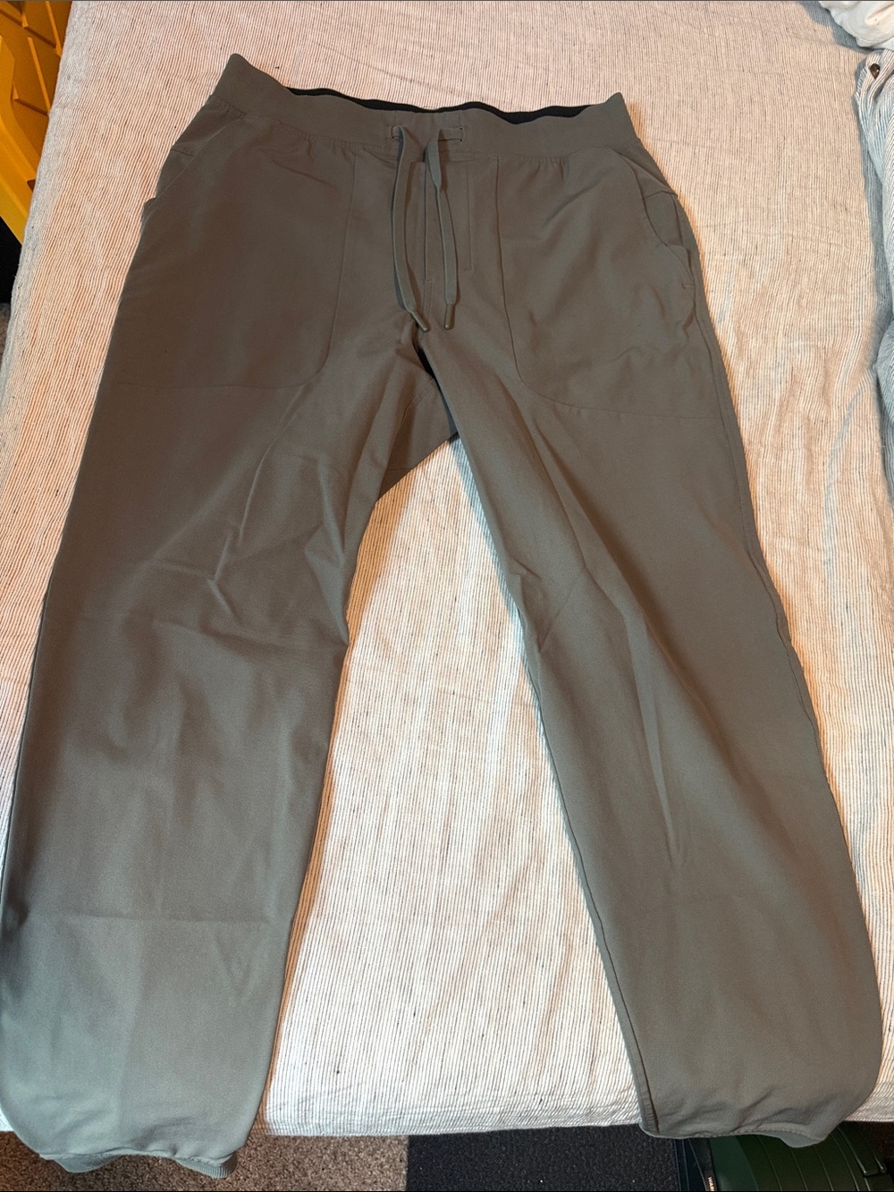 Lululemon Men’s ABC Jogger Size L